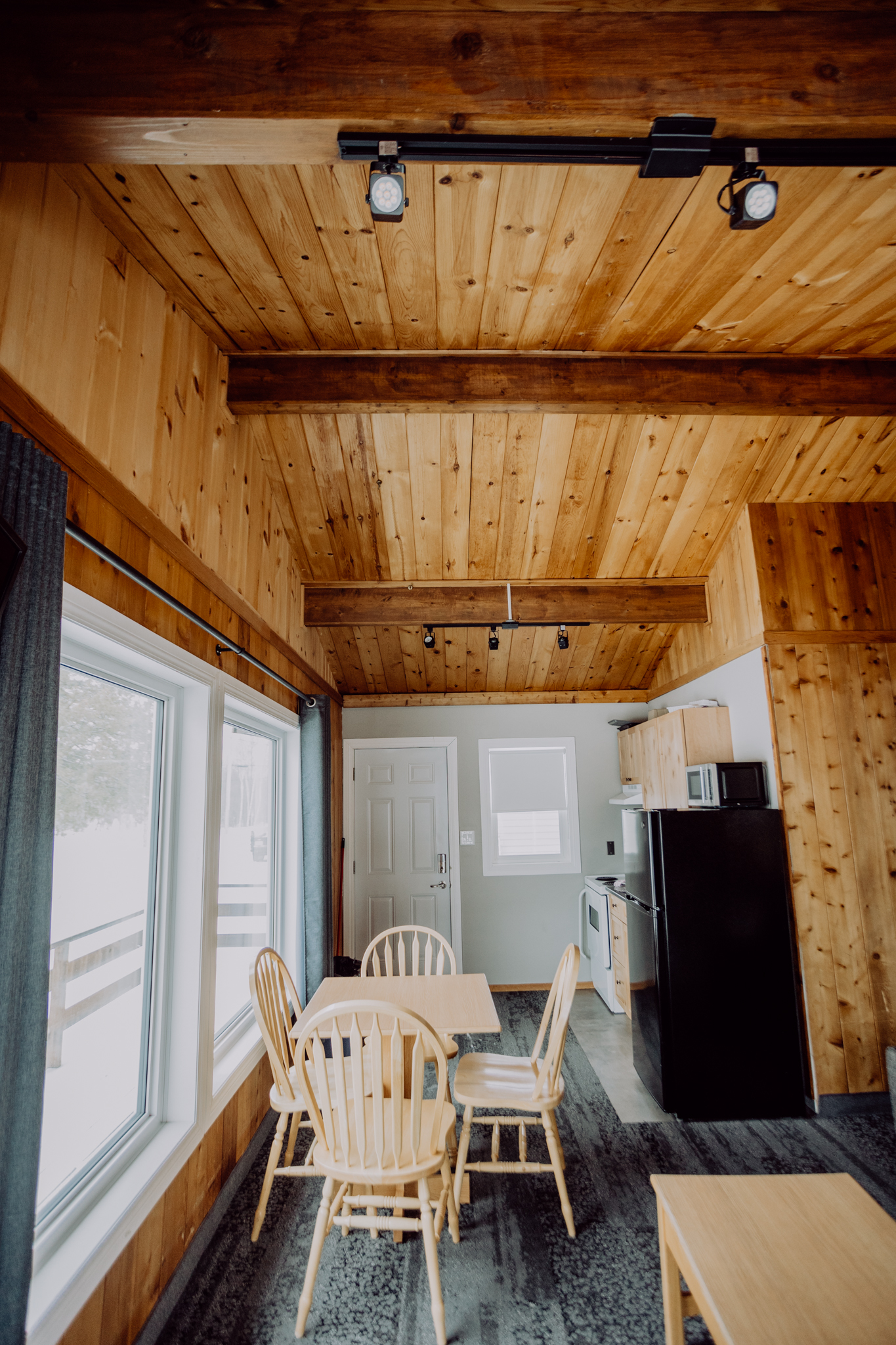 Knotty Pine Cabin 301 dining