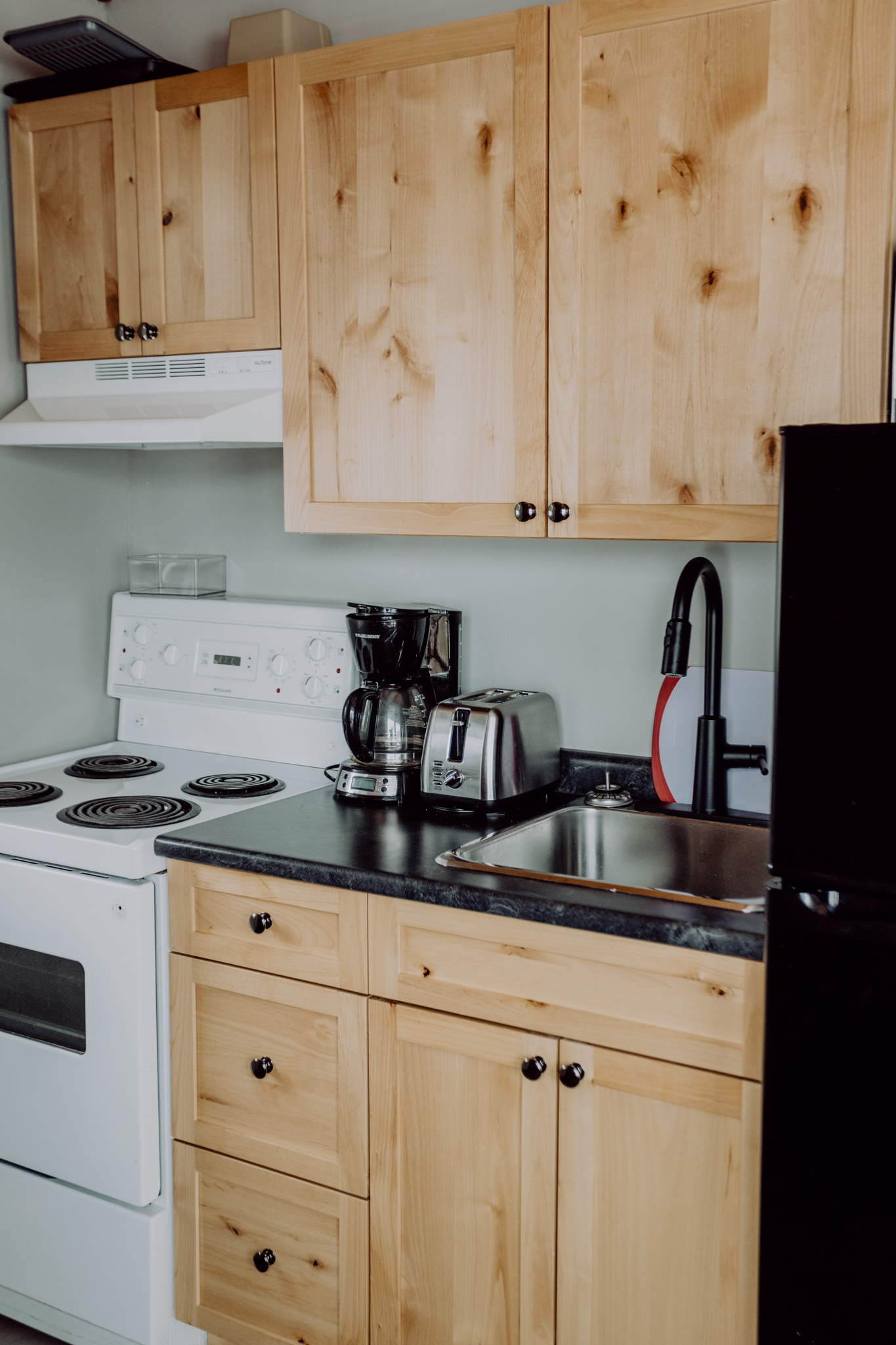 Knotty Pine Cabin 301 kitchen